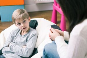 Apesar de ser mais aparente em adultos, crianças também sofrem bastante com os transtornos psicológicos