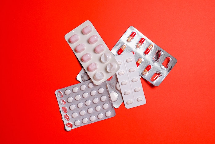 Os sintomas da AIDS geralmente se assemelham aos de uma gripe ou vírus e desaparecem por conta própria, razão pela qual a maioria dos casos passa despercebida