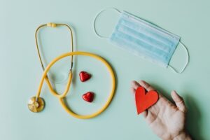 o Fevereiro Roxo visa conscientizar as pessoas sobre a importância do diagnóstico precoce em casos de Lúpus, Fibromialgia e Alzheimer
