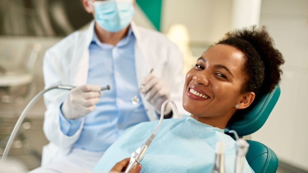 Como escolher um dentista: dicas para encontrar o profissional ideal